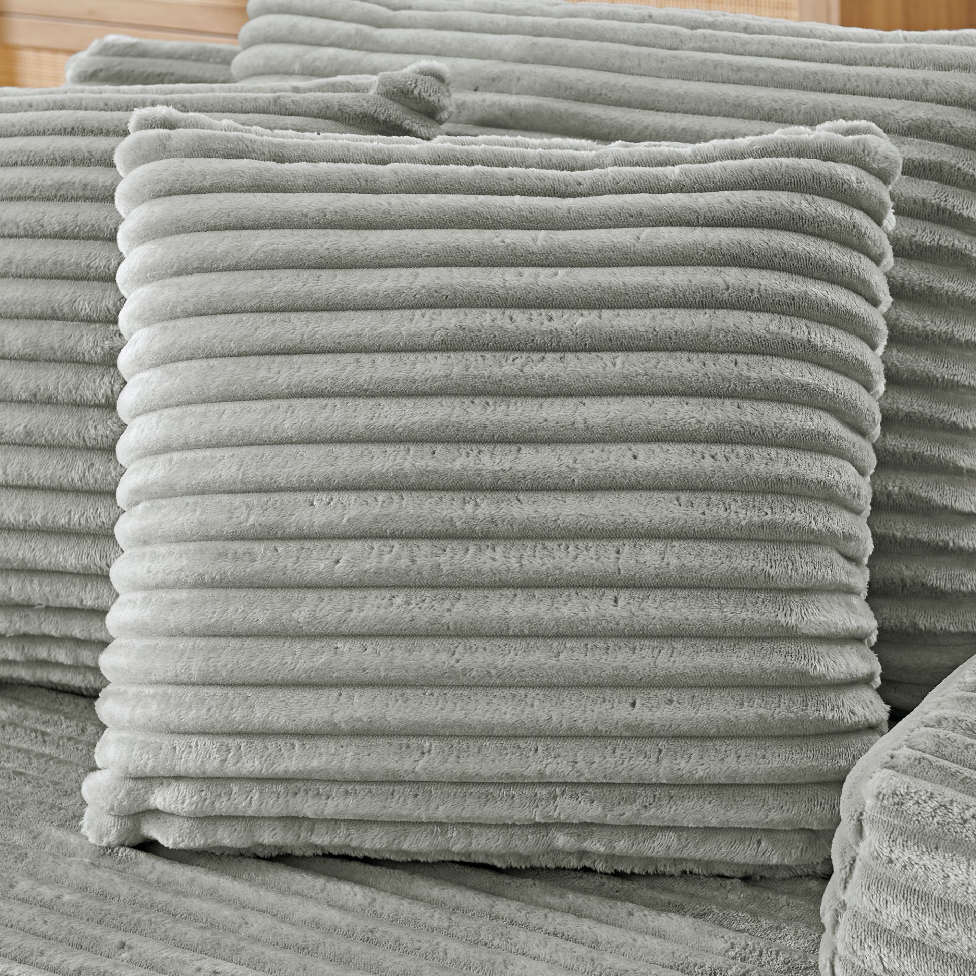 Modern Velvet Single Lazy Sofa Lounge Chair With High Density Foam - Gray - Image 7