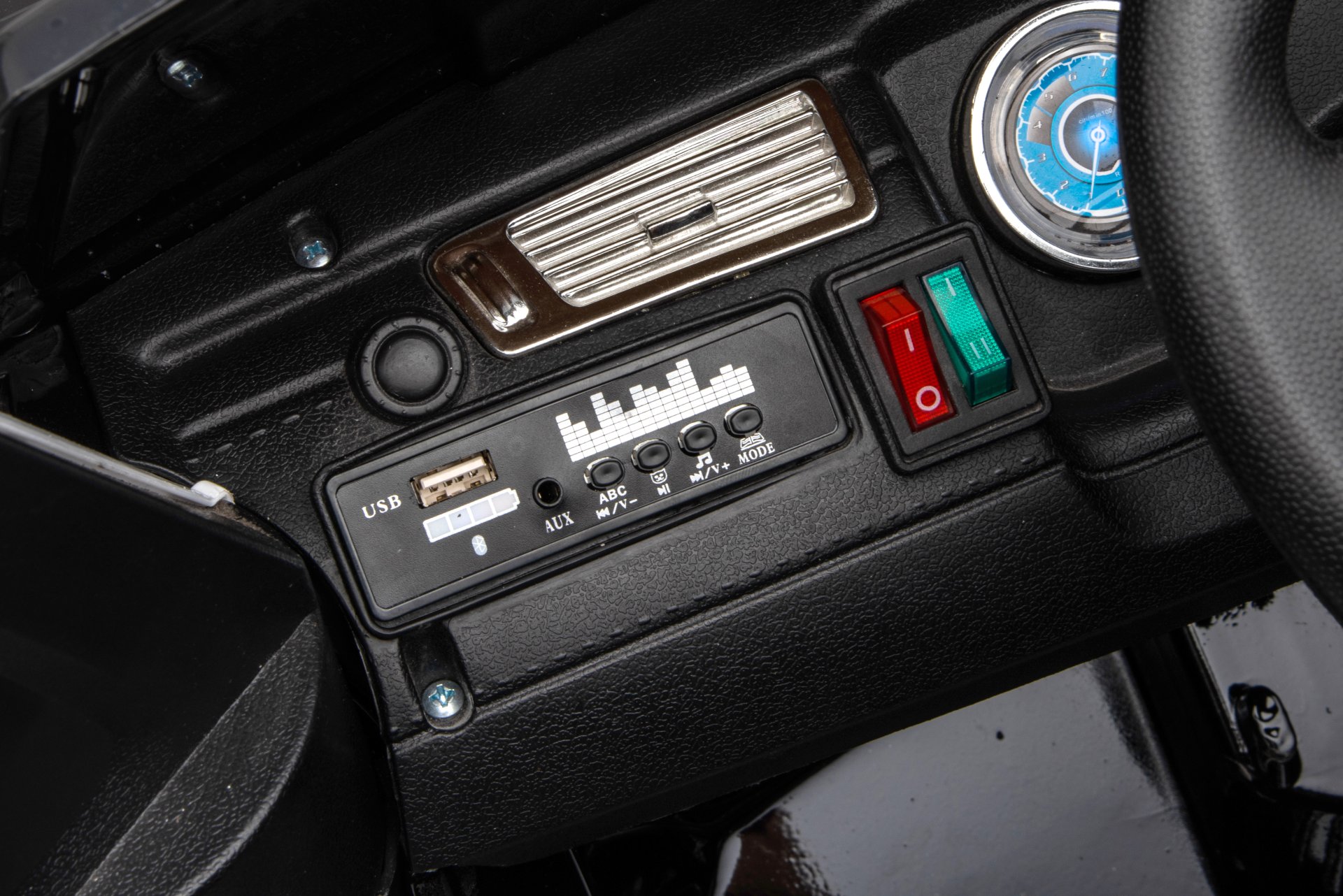 12V7A 30W*2 Four-Wheel Drive Leather Seat One Button Start, Forward And Backward, High And Low Speed, Music, Front Light, Power Display, Two Doors Can Open, 2.4G R / C, Seat Belt Four Wheel Absorber - Black - Image 24