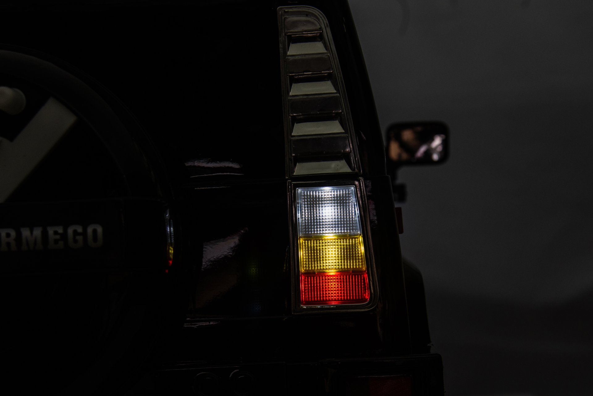 12V7A 30W*2 Four-Wheel Drive Leather Seat One Button Start, Forward And Backward, High And Low Speed, Music, Front Light, Power Display, Two Doors Can Open, 2.4G R / C, Seat Belt Four Wheel Absorber - Black - Image 17