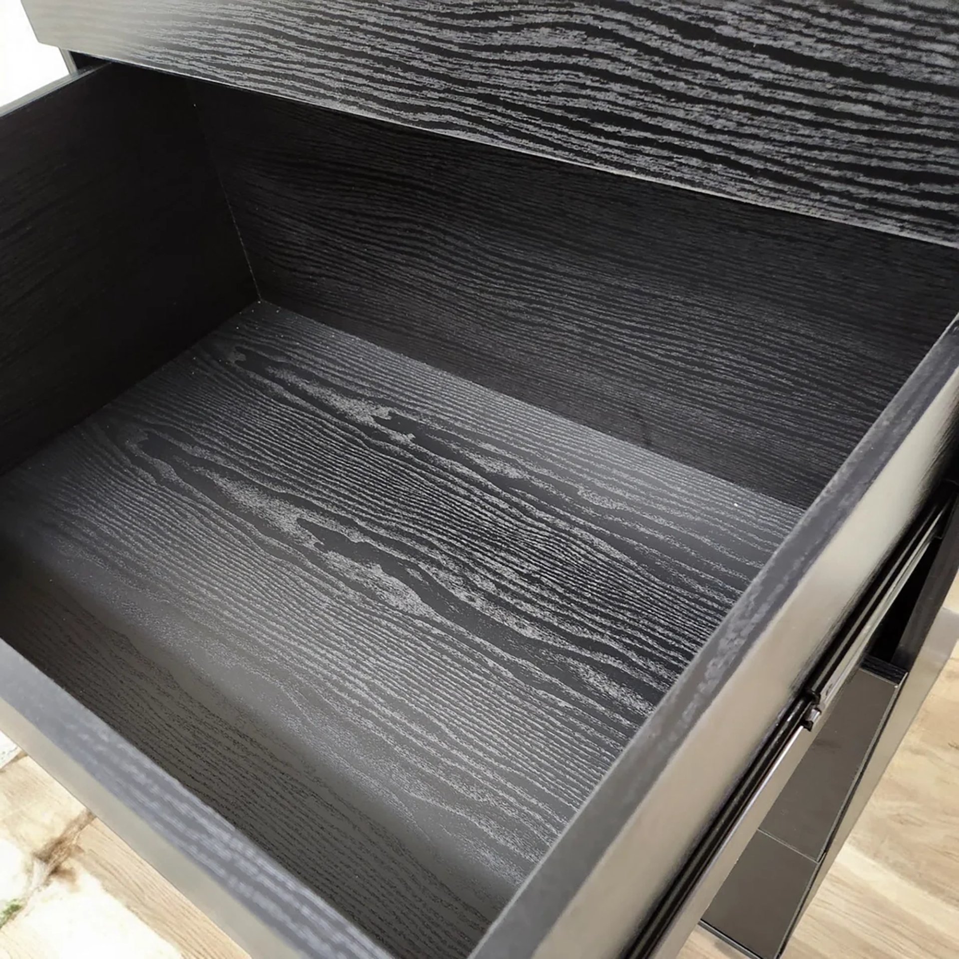 Oliver - 4 Drawer Jumbo Chest With Weathered And Full Extension Slides - Black - Image 5