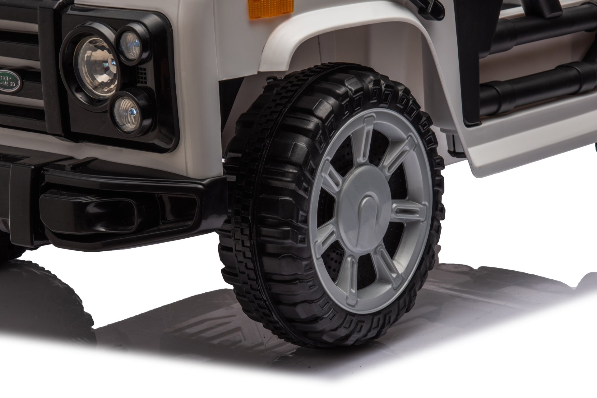 12V7A 30W*2 Four-Wheel Drive Leather Seat One Button Start, Forward And Backward, High And Low Speed, Music, Front Light, Power Display, Two Doors Can Open, 2.4G R / C, Seat Belt Four Wheel Absorber - White / Black - Image 21