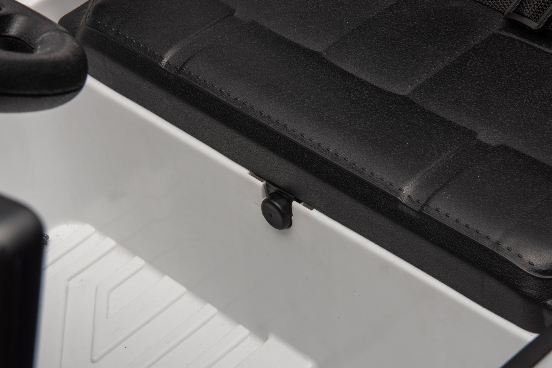 12V7A 30W*2 Four-Wheel Drive Leather Seat One Button Start, Forward And Backward, High And Low Speed, Music, Front Light, Power Display, Two Doors Can Open, 2.4G R / C, Seat Belt Four Wheel Absorber - White / Black - Image 18