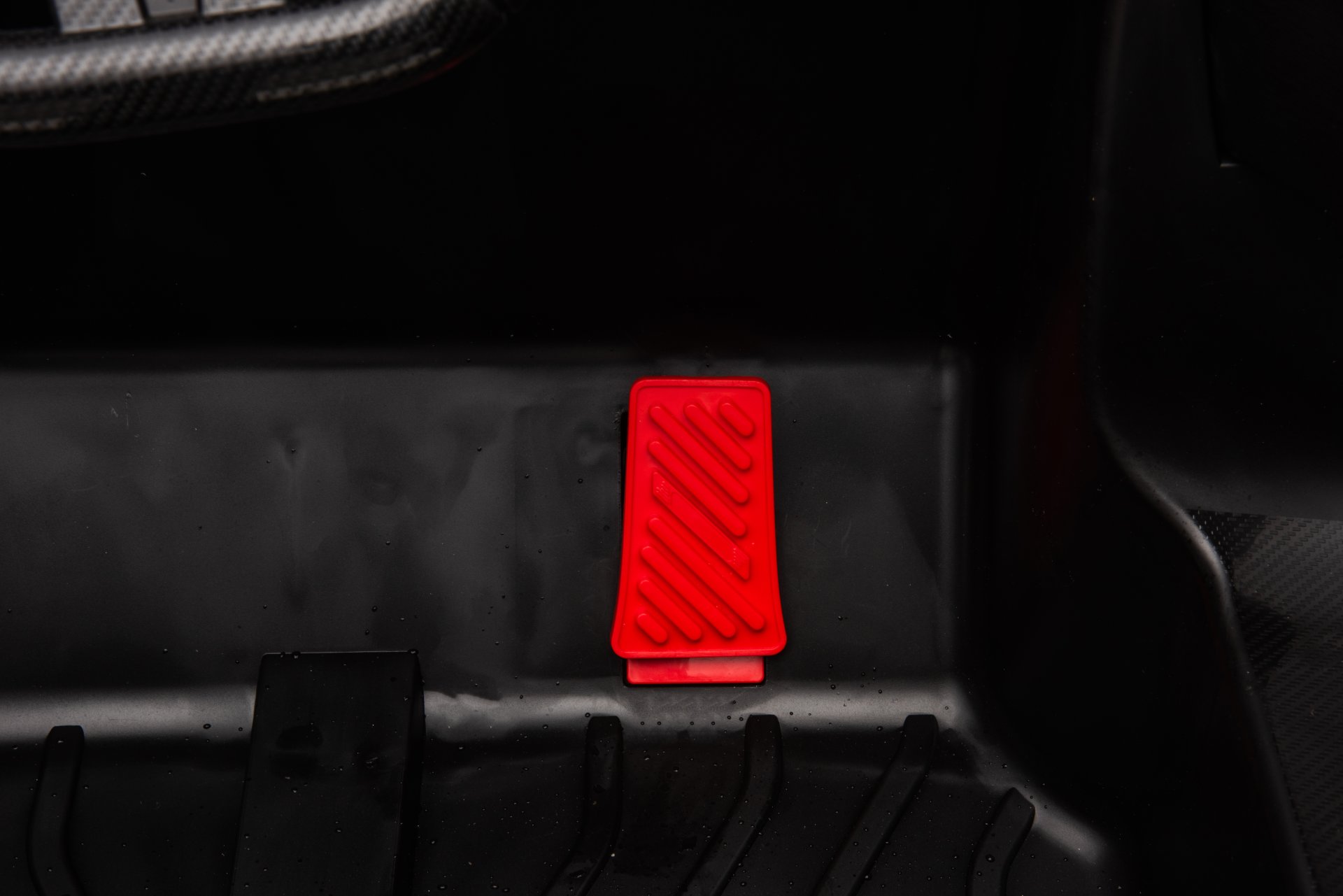 12V7A*1 30W*4 Four-Wheel Drive Leather Seat One Button Start, Forward And Backward, High And Low Speed, Music, Front Light, Power Display, Two Doors Can Open, 2.4G R / C, Seat Belt Four Wheel Absorber - Black - Image 20