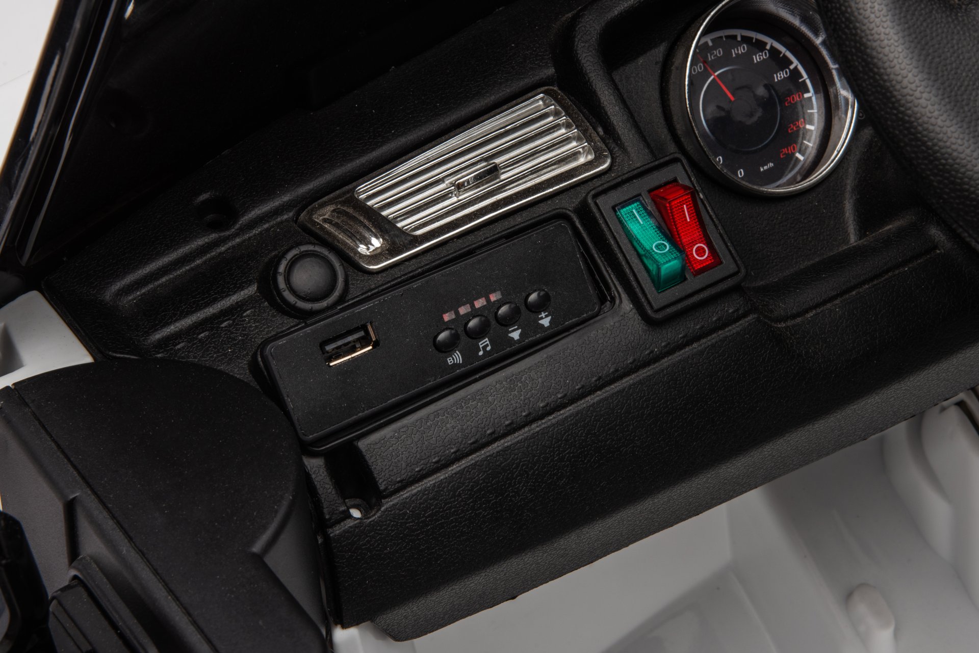 12V7A 30W*2 Four-Wheel Drive Leather Seat One Button Start, Forward And Backward, High And Low Speed, Music, Front Light, Power Display, Two Doors Can Open, 2.4G R / C, Seat Belt Four Wheel Absorber - White / Black - Image 15