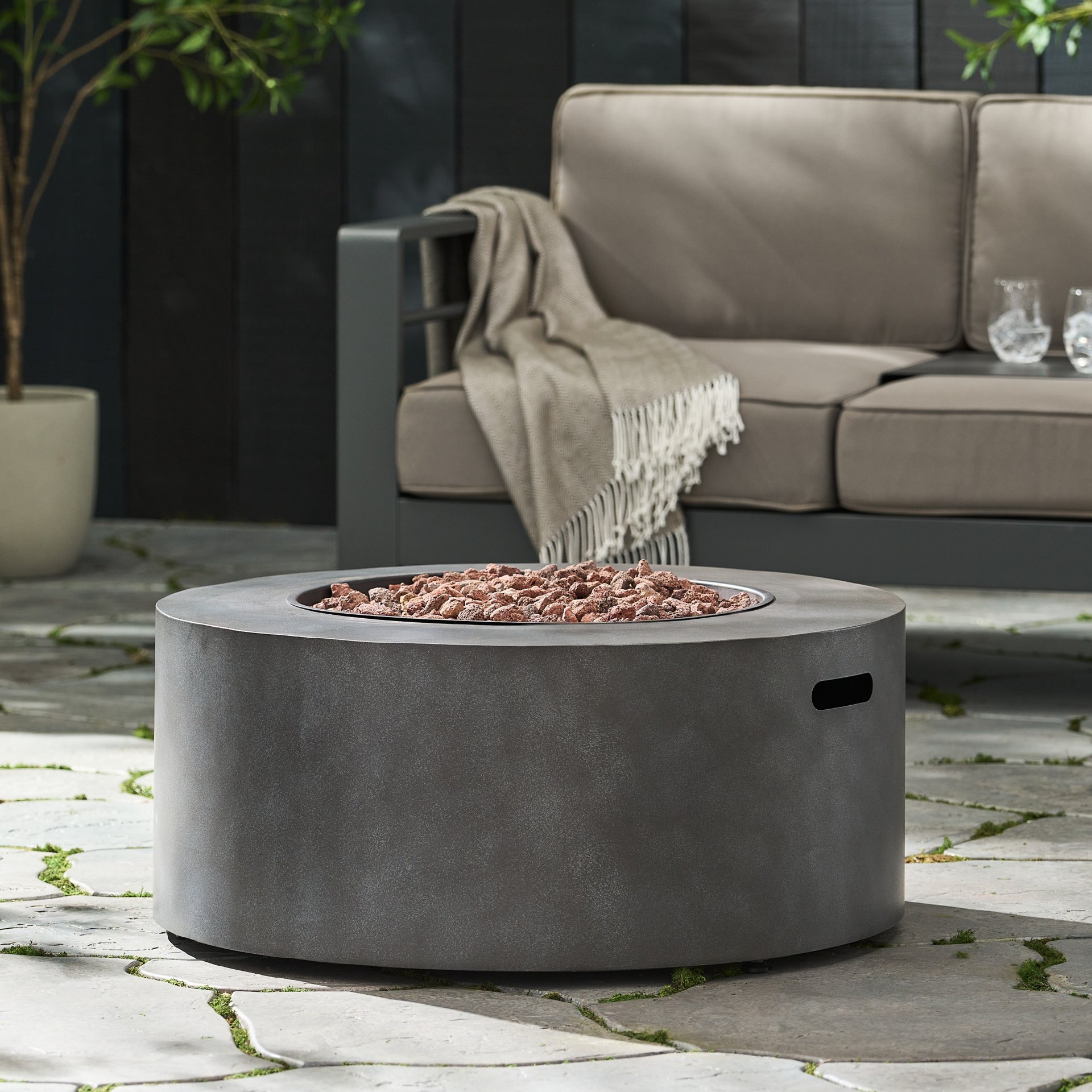 Wellington - Round Iron Fire Pit With 40, 000 Btu Output - Stone Gray - Image 6