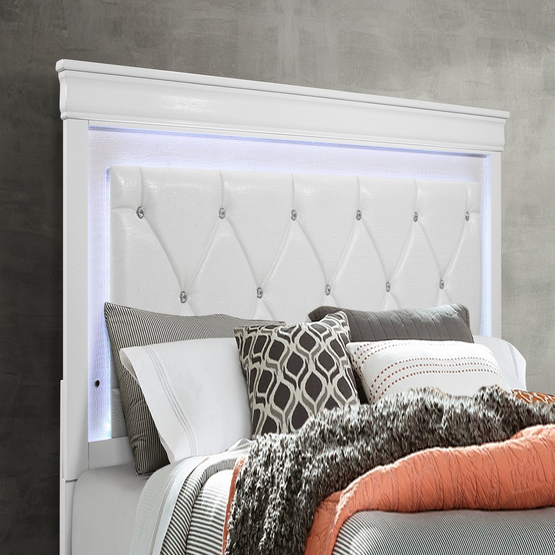 Shaker - 5 Pieces Queen Bedroom Set With Crystal Inspired Tufted Headboard And LED Lighting - White - Image 8